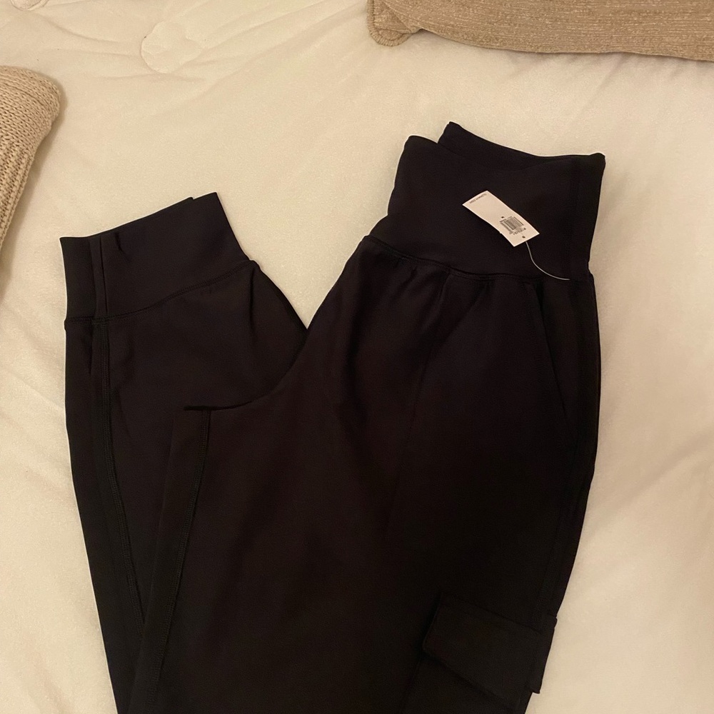 Old Navy Women's active powersoft Black high rise Joggers size Medium NWT